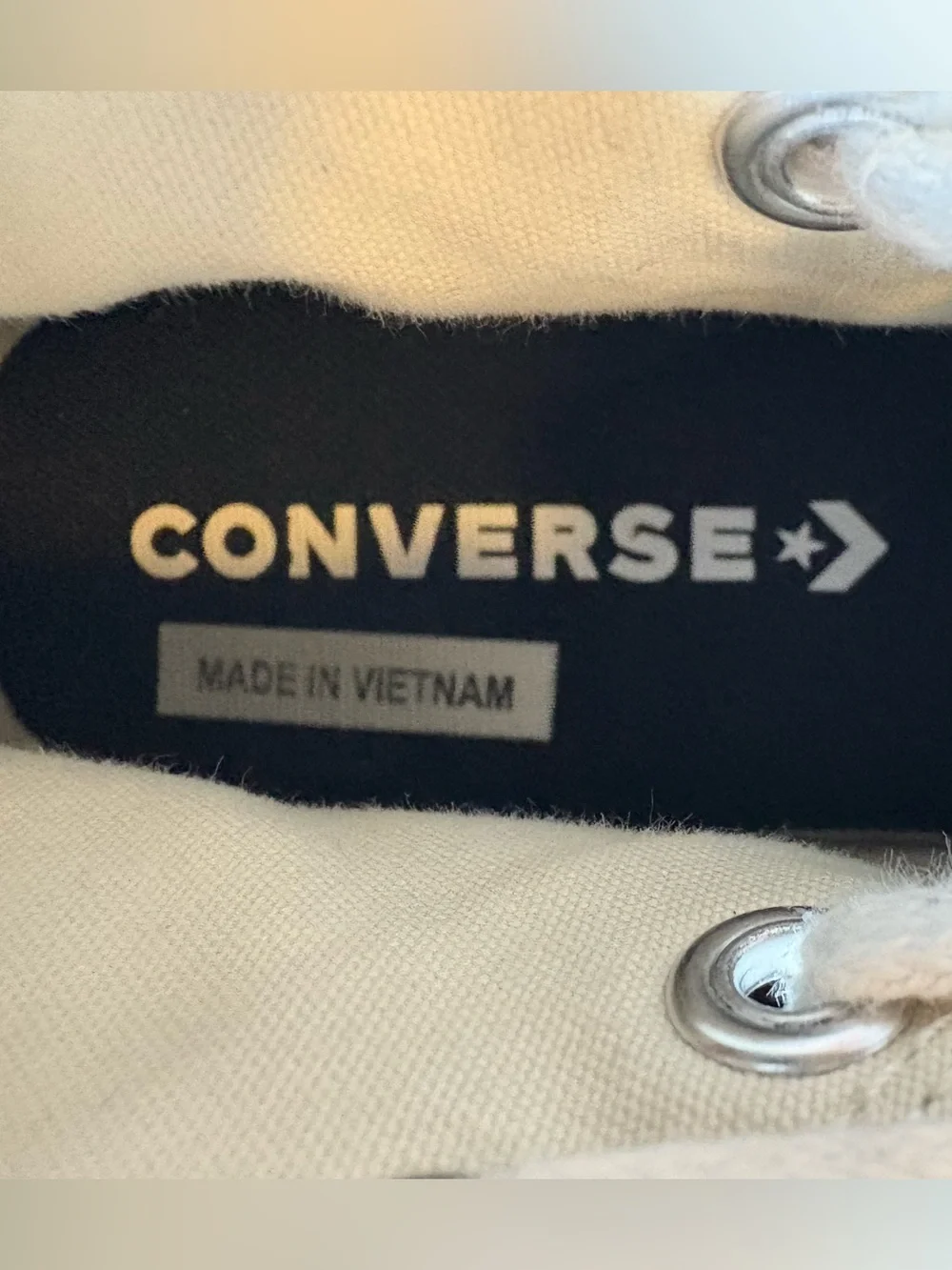 Converse Black & White Women 8.5/ Men’s  7Platform Run Star High-Top Sneaker